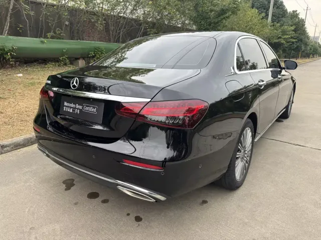 Mercedes-Benz E-Class — Фото автомобиля 3