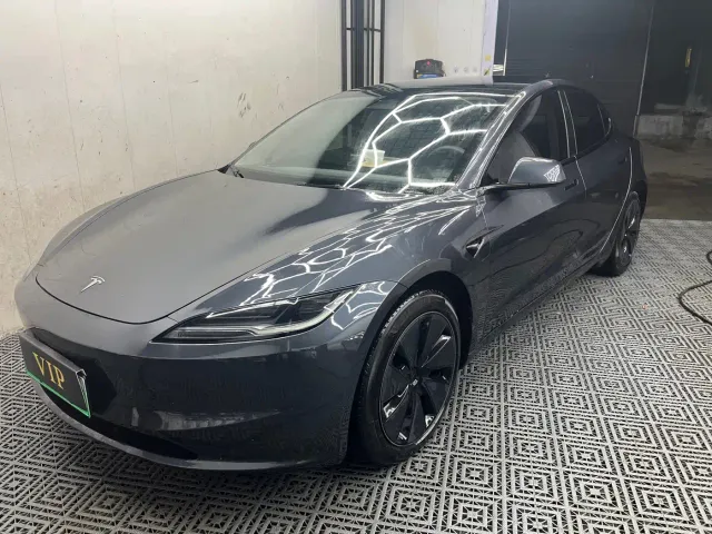 Tesla Model 3 — Фото автомобиля 3