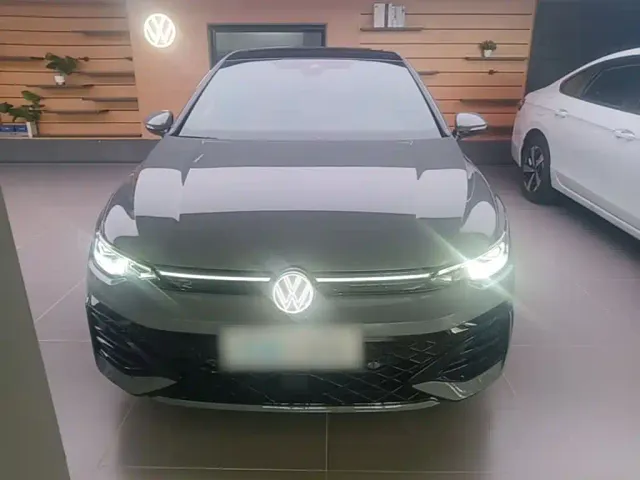 Volkswagen Golf — Фото автомобиля 2