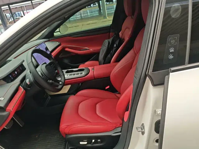 Xiaomi SU7 — Фото автомобиля 14