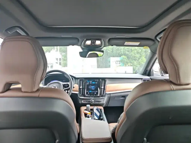 Volvo S90 — Фото автомобиля 22