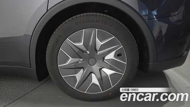 Tesla Model Y — Фото автомобиля 6
