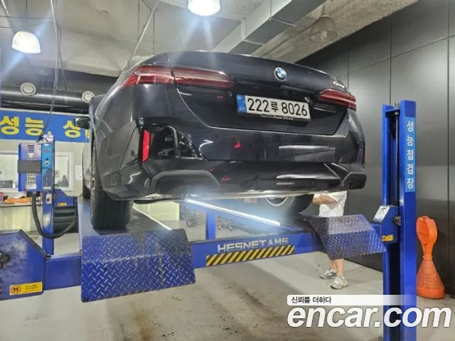 BMW 5 Series G60 — Фото автомобиля 11