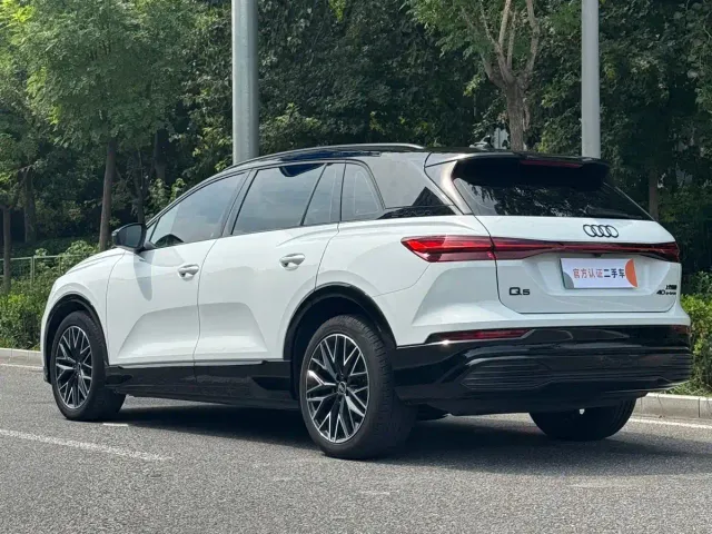 Audi Q5 e-tron — Фото автомобиля 4