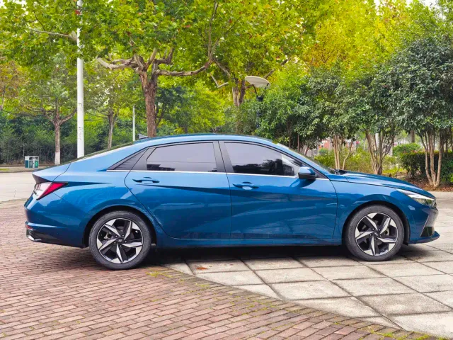 Hyundai Elantra — Фото автомобиля 9