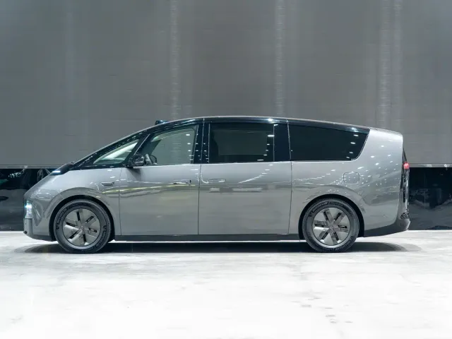 Li Auto MEGA — Фото автомобиля 5