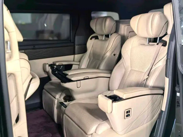 Toyota Alphard 2024 Hybrid 2.5L Ultimate Enjoyment Edition — Фото автомобиля 5