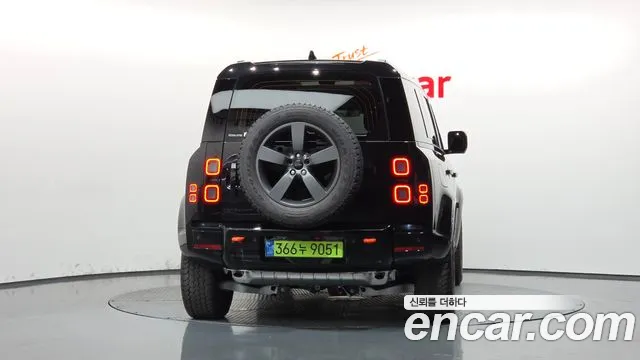 Land Rover Defender — Фото автомобиля 4