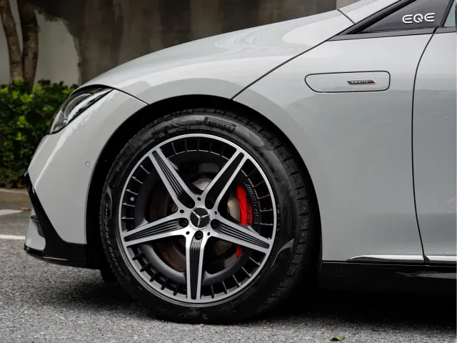 Mercedes-Benz EQE AMG — Фото автомобиля 8