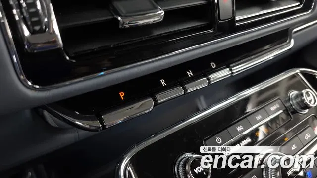 Lincoln Navigator — Фото автомобиля 30