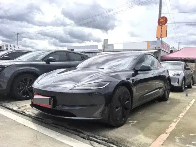 Фотография автомобиля — Tesla Model 3