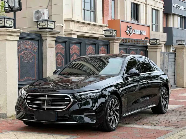 Фотография автомобиля — Mercedes-Benz E-Class