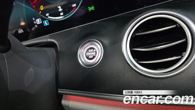 Mercedes-Benz E-Class — Фото автомобиля 25