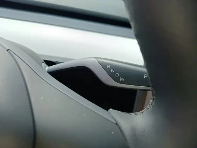 Tesla Model Y — Фото автомобиля 13