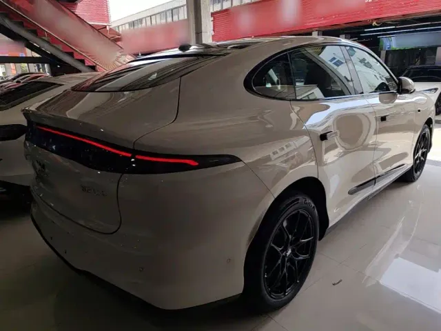 IM Motors LS6 — Фото автомобиля 6