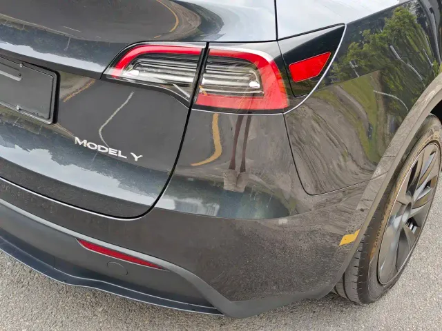 Tesla Model Y — Фото автомобиля 10
