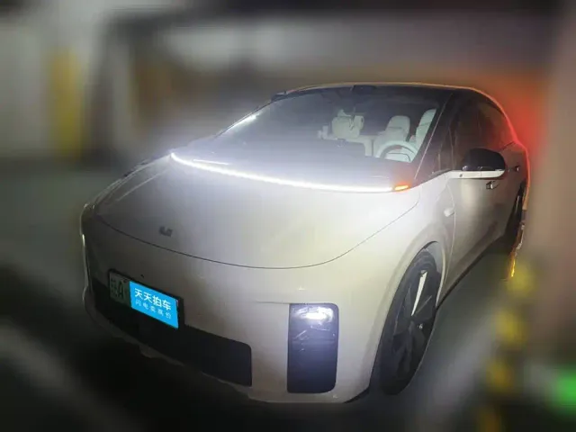 Фотография автомобиля — Li Auto i6