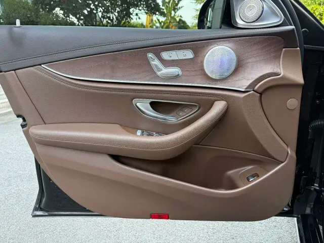 Mercedes-Benz E-Class — Фото автомобиля 16