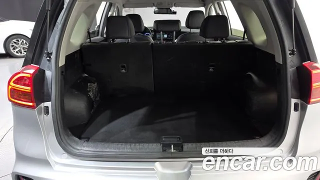Kia Niro — Фото автомобиля 26