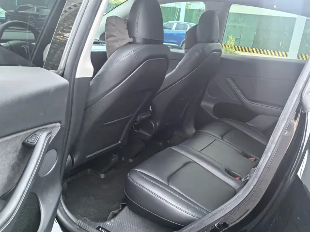 Tesla Model Y — Фото автомобиля 10