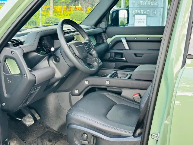 Land Rover Defender — Фото автомобиля 7