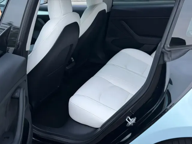 Tesla Model 3 — Фото автомобиля 8