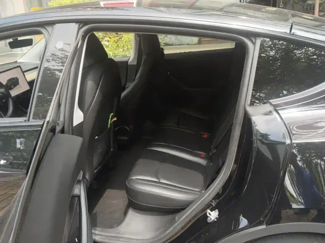 Tesla Model Y — Фото автомобиля 11