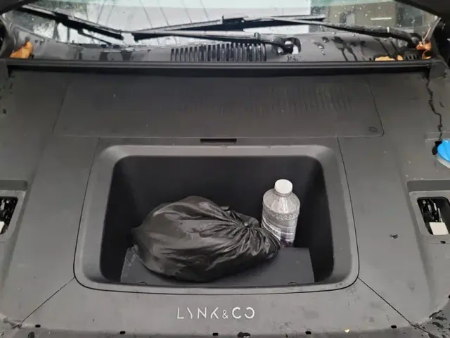 Lynk & Co Z20 — Фото автомобиля 10