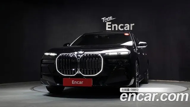 BMW 7-Series 7 серия (G70) 740i xDrive M Sport — Фото автомобиля 3