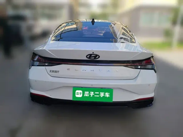 Hyundai Elantra 2022 1.5L CVT LUX Premium Edition — Фото автомобиля 3