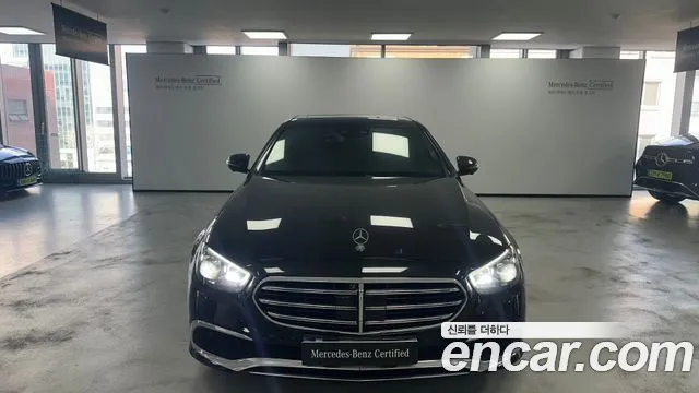 Mercedes-Benz E-Class — Фото автомобиля 3