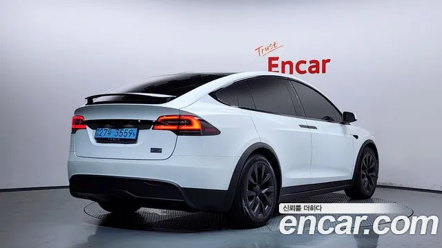 Tesla Model X — Фото автомобиля 2
