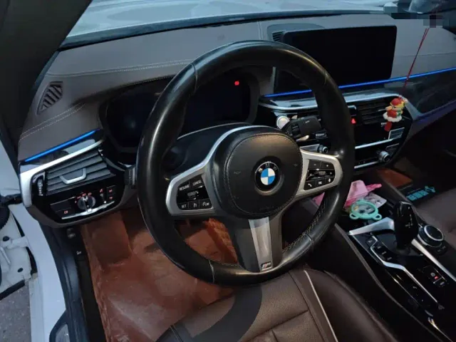 BMW 5 Series — Фото автомобиля 2