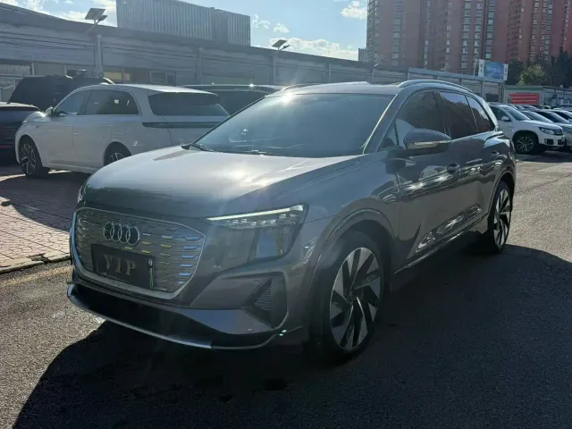 Фотография автомобиля — Audi Q5 e-tron