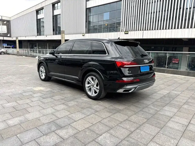 Audi Q7 — Фото автомобиля 3