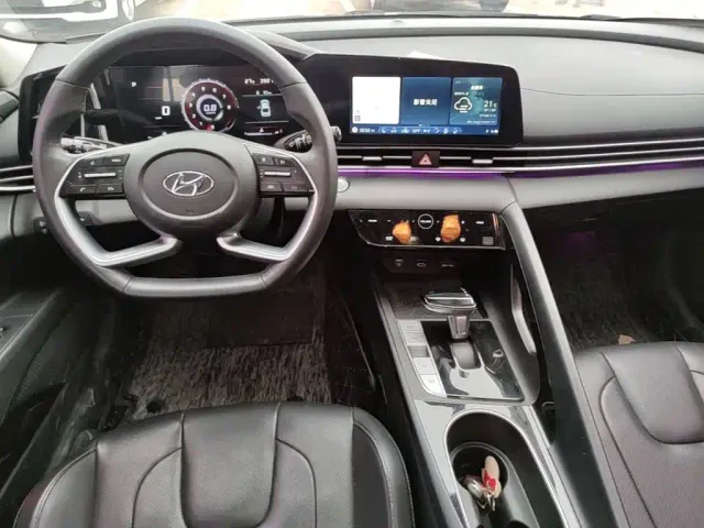 Hyundai Elantra — Фото автомобиля 9