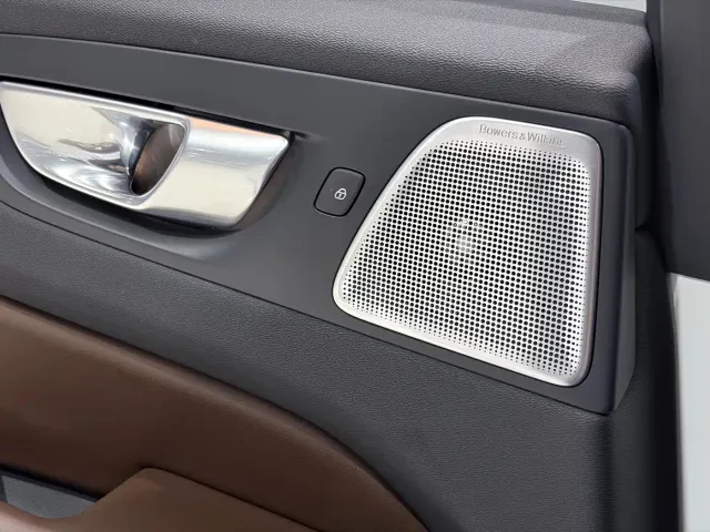Volvo XC60 — Фото автомобиля 17