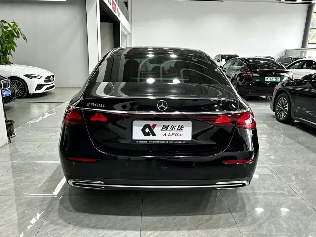 Mercedes-Benz E-Class — Фото автомобиля 5