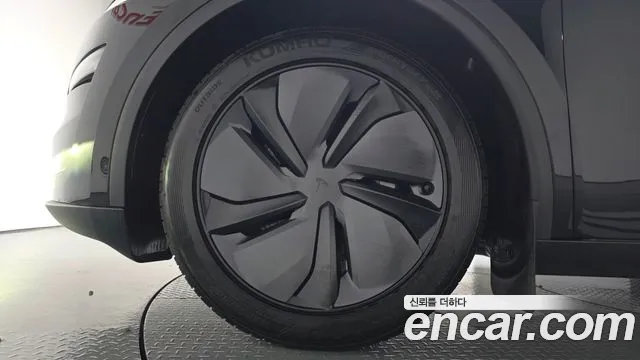 Tesla Model Y — Фото автомобиля 4