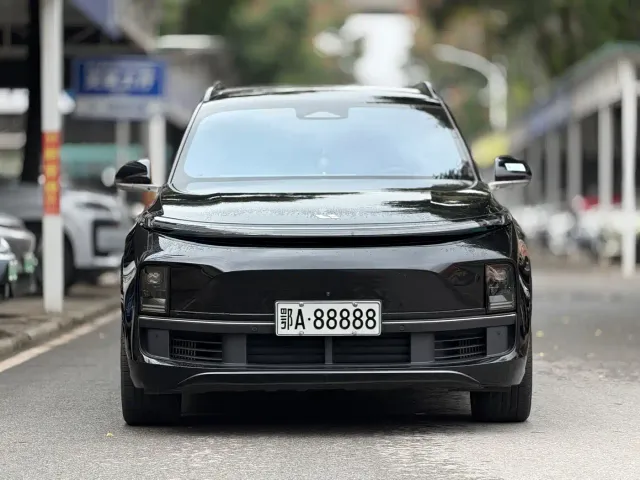 Li Auto L9 — Фото автомобиля 2