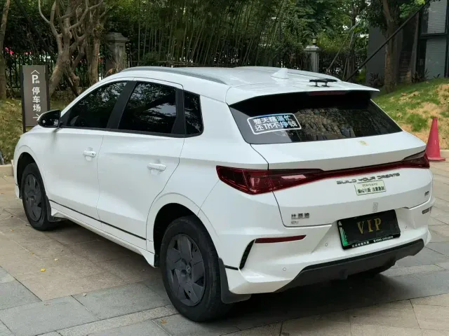 BYD e2 — Фото автомобиля 7