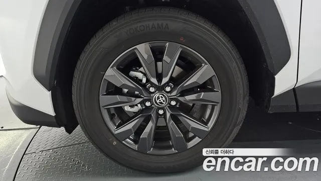Toyota RAV4 — Фото автомобиля 5