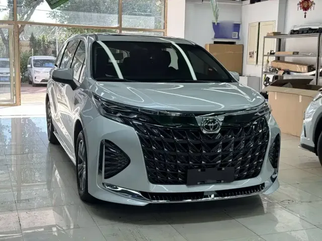 Toyota Sienna — Фото автомобиля 9