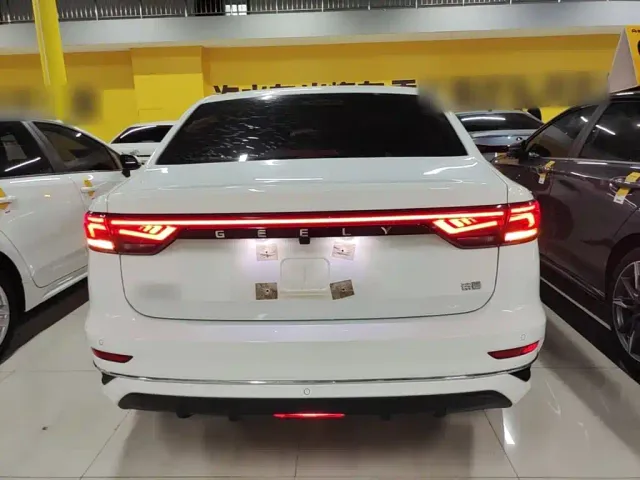 Geely Emgrand — Фото автомобиля 5