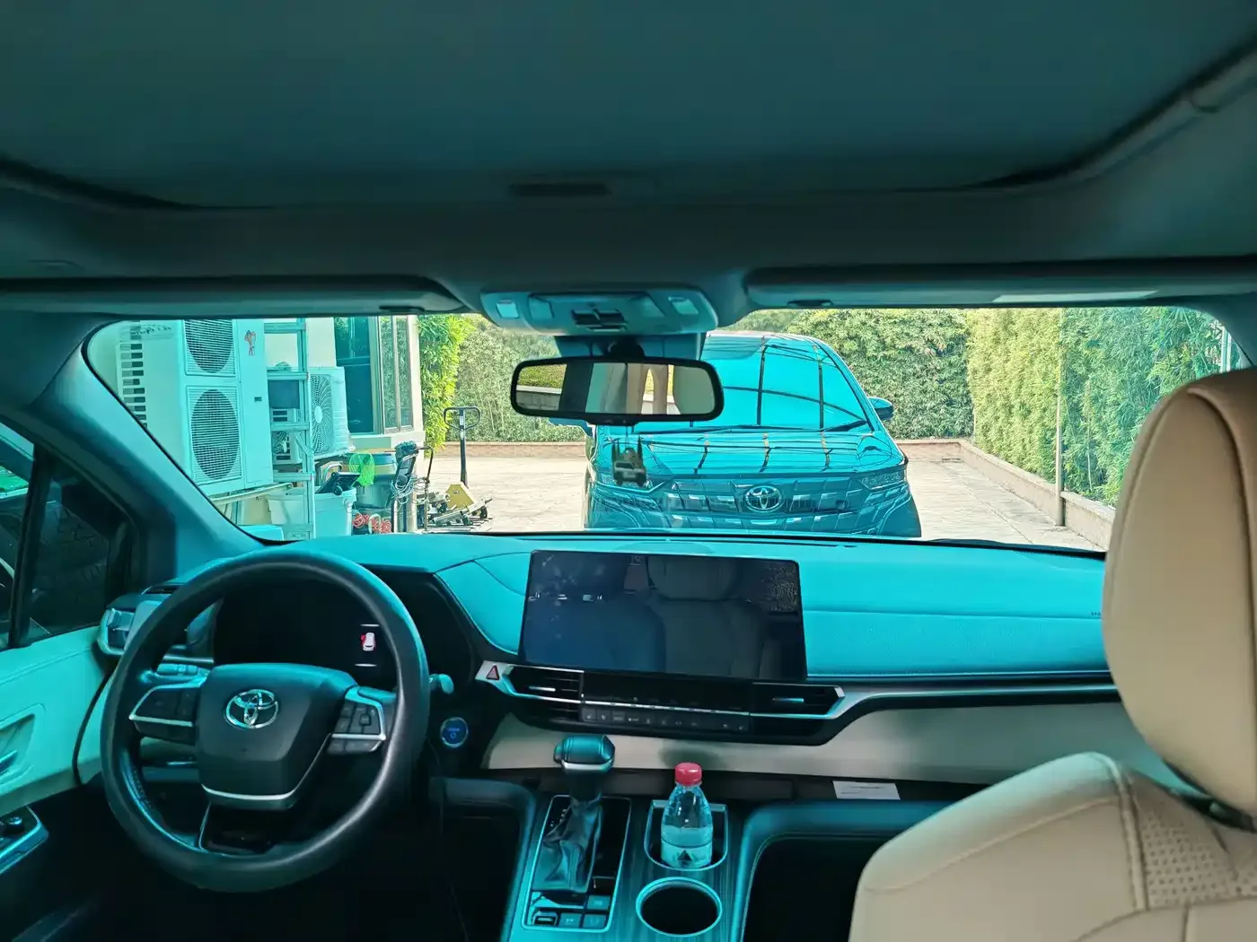 Toyota Toyota Sienna 2021 2.5L Hybrid Premium Edition — Фото автомобиля 14