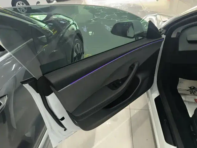 Tesla Model 3 — Фото автомобиля 7