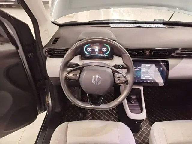 Leapmotor T03 — Фото автомобиля 10