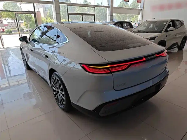 Geely Galaxy Xingyao 8 — Фото автомобиля 4