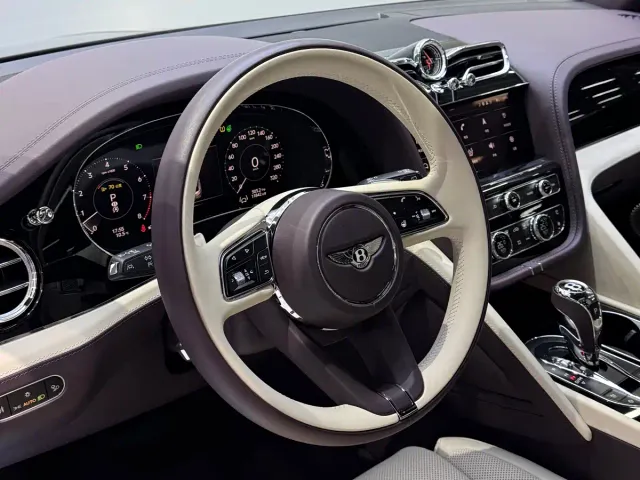 Bentley Bentayga — Фото автомобиля 12