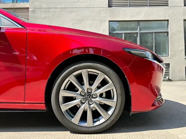 Mazda Axela — Фото автомобиля 10